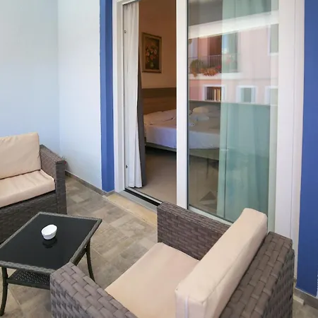 The Square 카스텔사르도