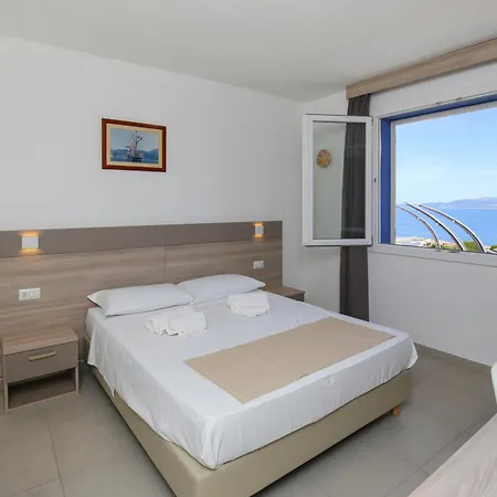 The Square 4*