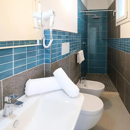 The Square 4*