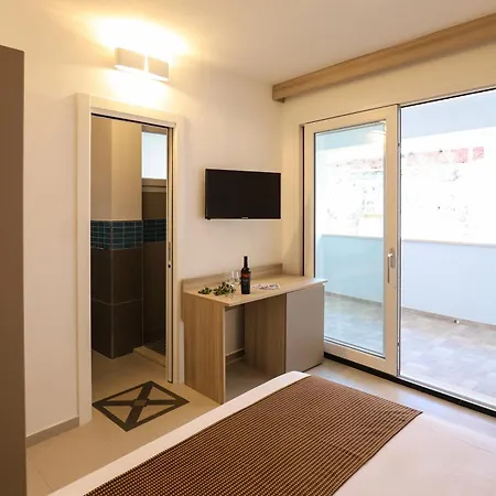 The Square 4*