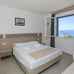 The Square 4*
