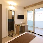 The Square 4*