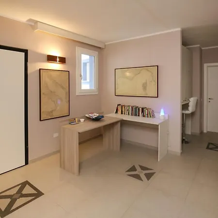 The Square 4* كاستيلساردو