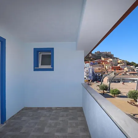 ゲストハウス The Square カステルサルド