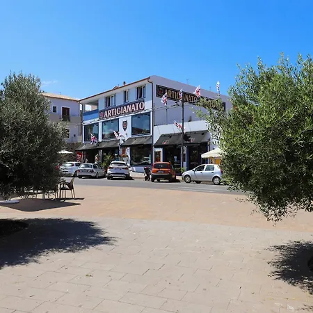 ゲストハウス The Square 3*