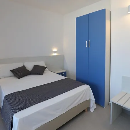 ゲストハウス The Square 3*